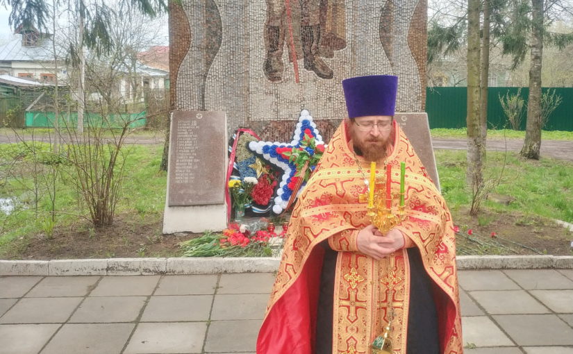 Молебен 9 мая и поздравления детей войны